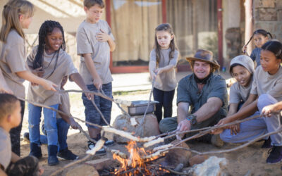 Kolonie, obozy czy wakacje z rodziną? Co wybrać dla dziecka w różnym wieku?